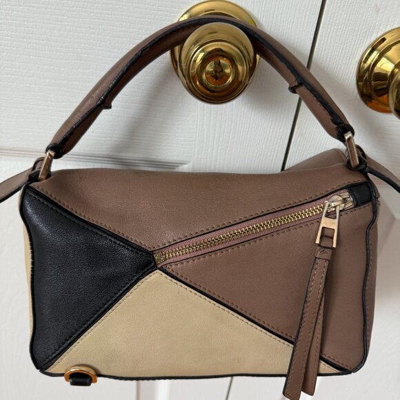 LOEWE PUZZLE - SIZE SMALL - LEATHER - VERY GOOD PRE-LOVED CONDITION - Picture 2 of 16